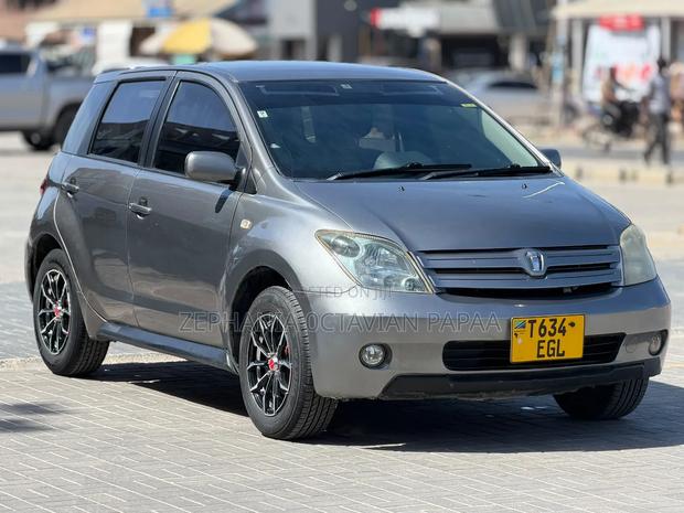 Toyota IST 2004 Gray