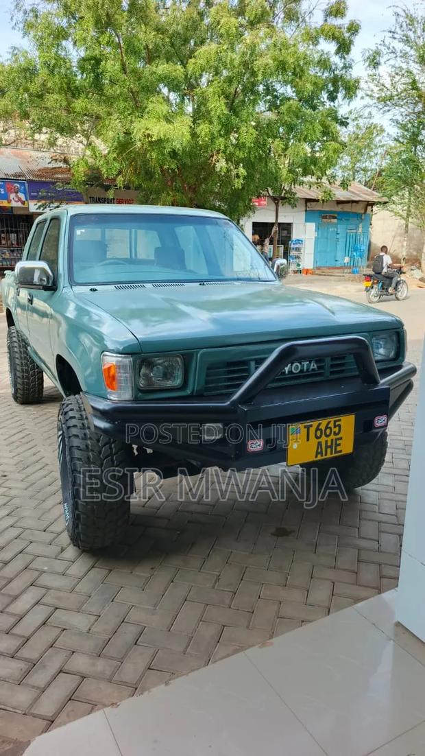 Toyota Hilux 1999 Green
