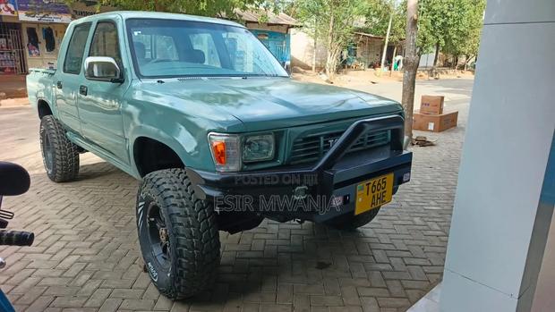 Toyota Hilux 1999 Green