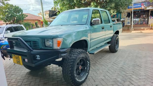Toyota Hilux 1999 Green