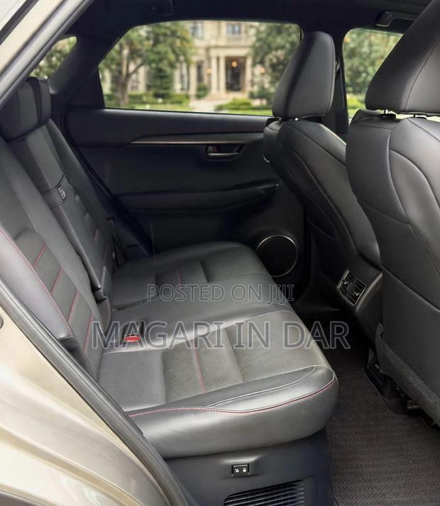 Lexus NX 2016 Silver
