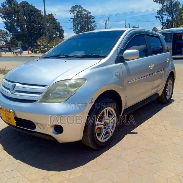 Toyota IST 2006 Silver
