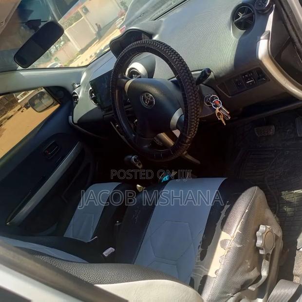 Toyota IST 2006 Silver
