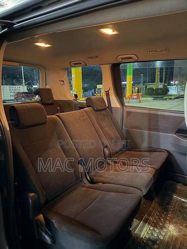 Toyota Noah 2009 Silver
