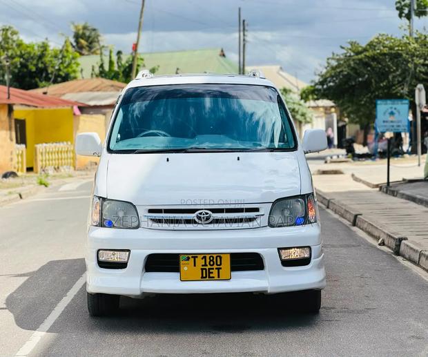 Toyota Noah 2001 White
