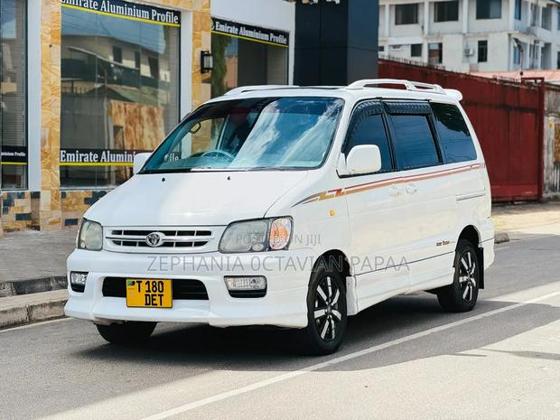 Toyota Noah 2001 White