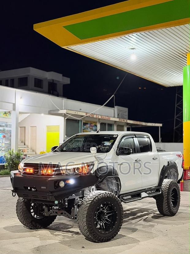 Toyota Hilux Revo Double Cab Deisel 2.4 AWD 2019 White