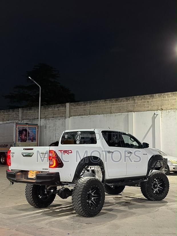 Toyota Hilux Revo Double Cab Deisel 2.4 AWD 2019 White