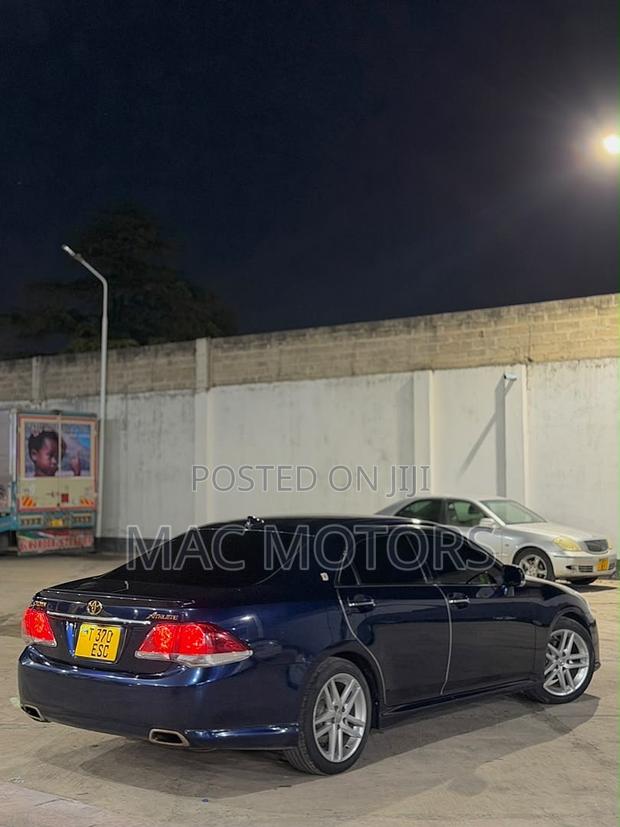 Toyota Crown 2010 Blue