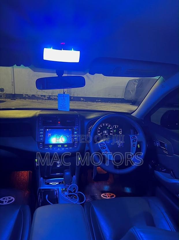 Toyota Crown 2010 Blue