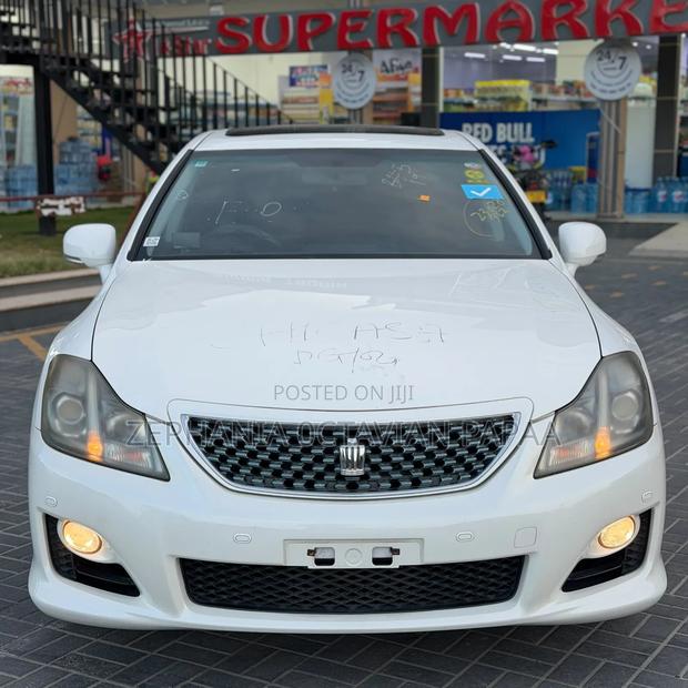 Toyota Crown 2009 White