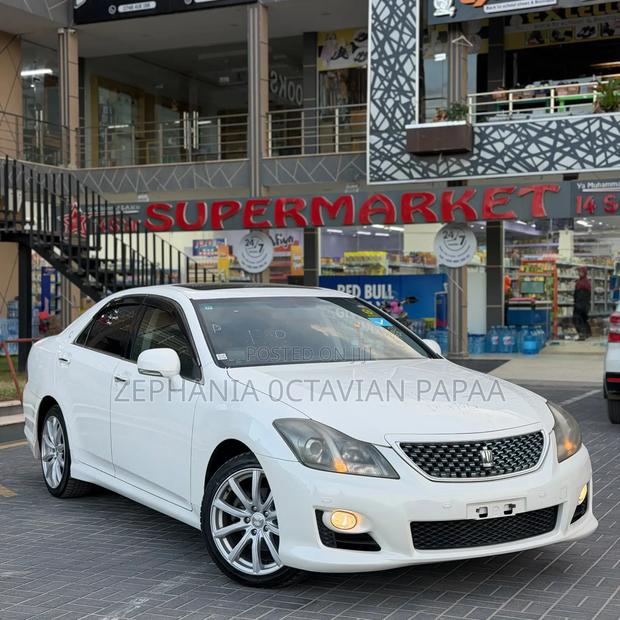 Toyota Crown 2009 White