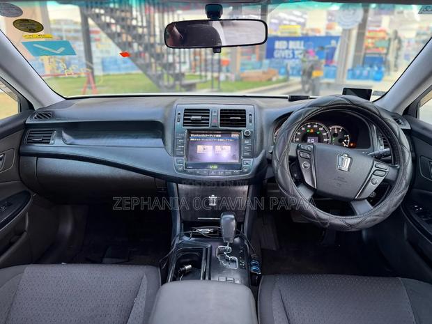 Toyota Crown 2009 White