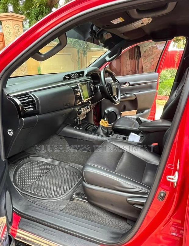 Toyota Hilux 2018 Red