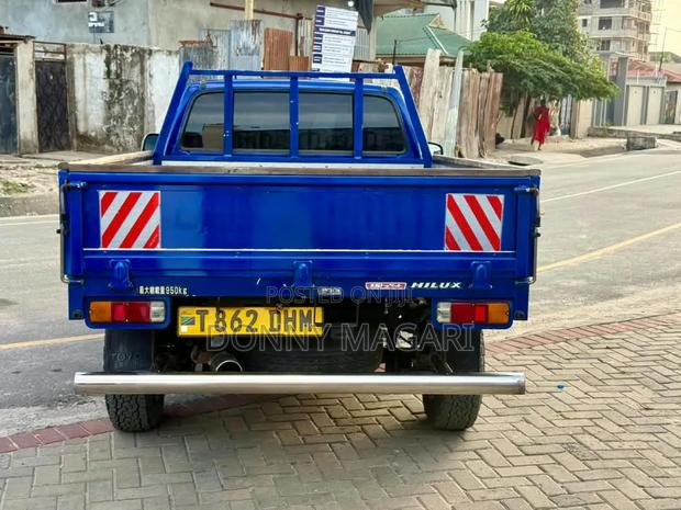 Toyota Hilux 1998 Blue