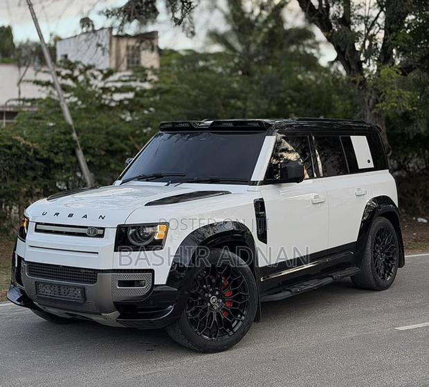 Land Rover Defender X-Dynamic SE 2023 White