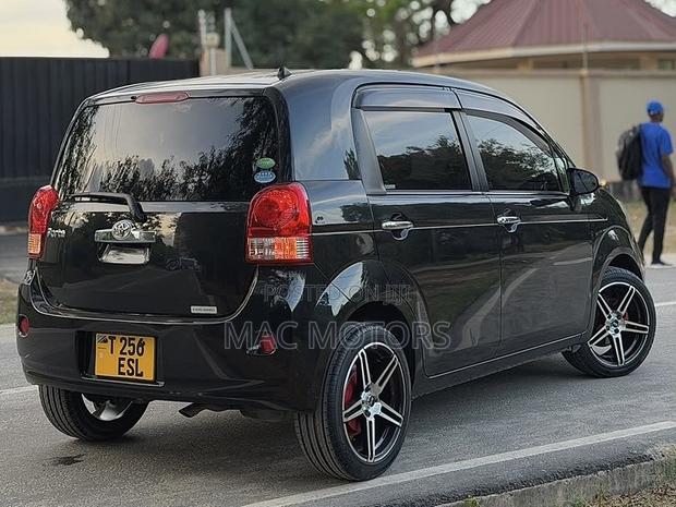 Toyota Porte 2013 Black