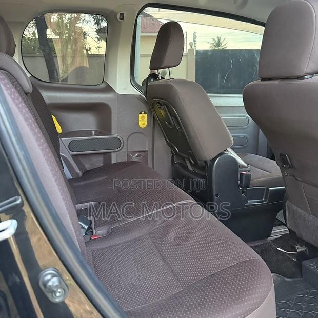 Toyota Porte 2013 Black