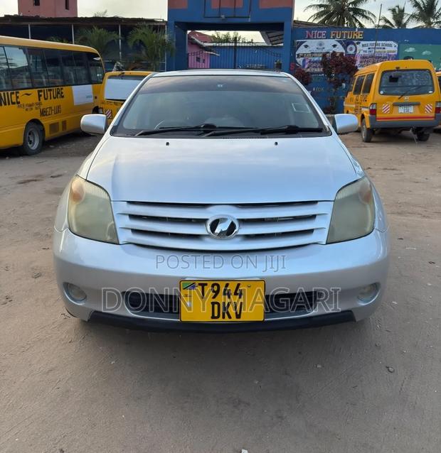 Toyota IST 2007 Silver