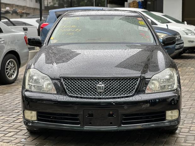 Toyota Crown Royale 2005 Black