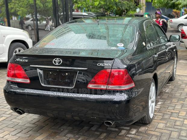 Toyota Crown Royale 2005 Black