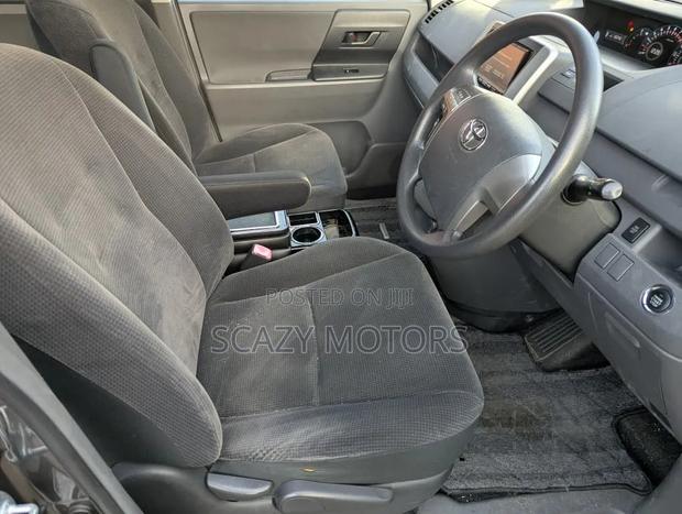 Toyota Noah 2010 Gray