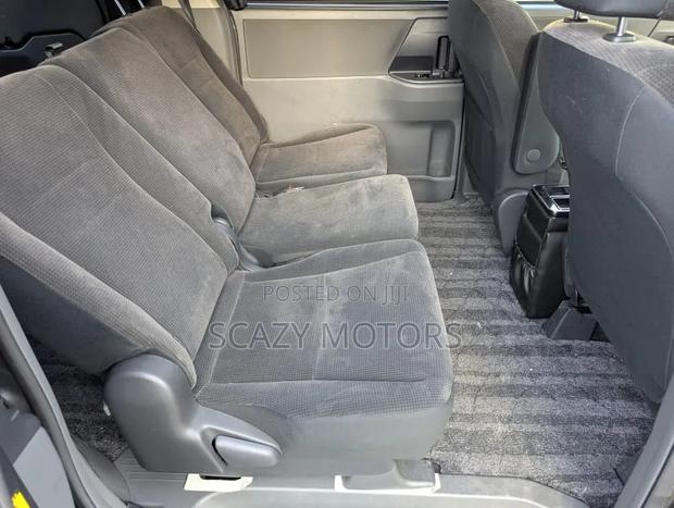 Toyota Noah 2010 Gray