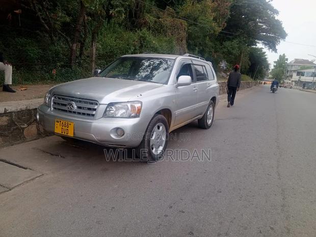 Toyota Kluger 2003 Silver