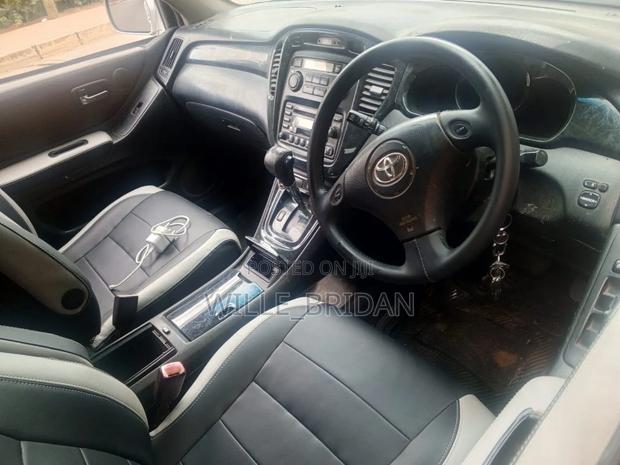 Toyota Kluger 2003 Silver