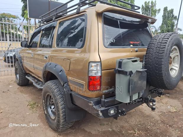 Toyota Land Cruiser 1999 Gold