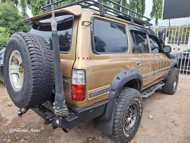Toyota Land Cruiser 1999 Gold