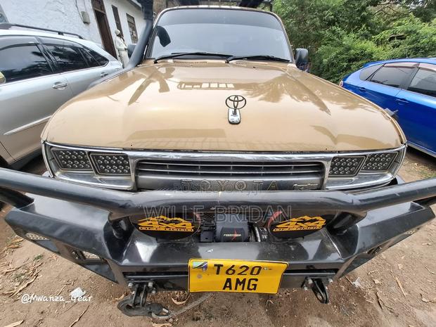 Toyota Land Cruiser 1999 Gold