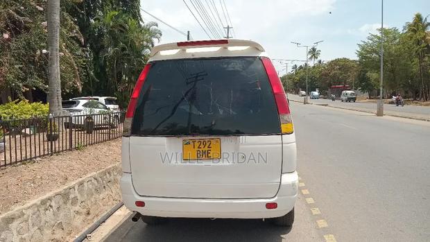 Toyota Noah 2001 White