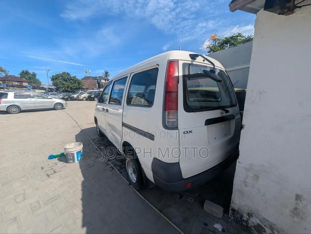 Toyota LiteAce Noah 1998 White