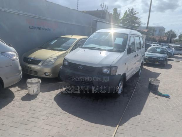 Toyota LiteAce Noah 1998 White