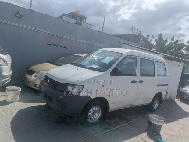 Toyota LiteAce Noah 1998 White