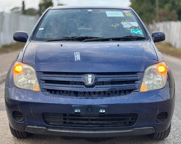 Toyota IST 2004 Blue