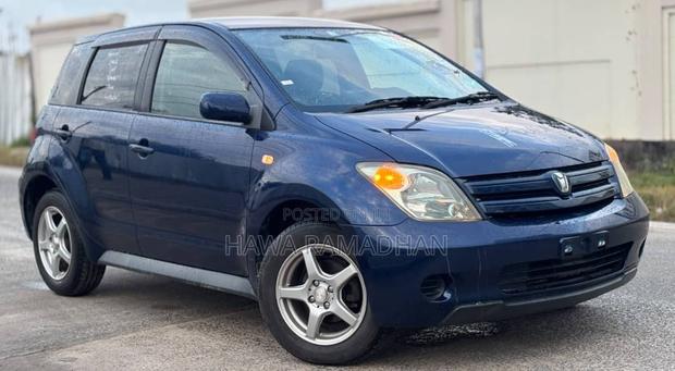 Toyota IST 2004 Blue