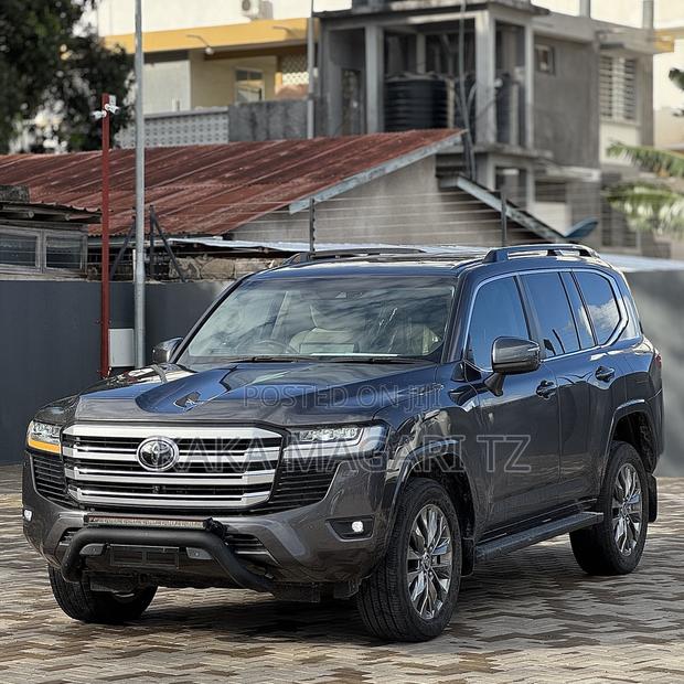 New Toyota Land Cruiser 2024 Gray