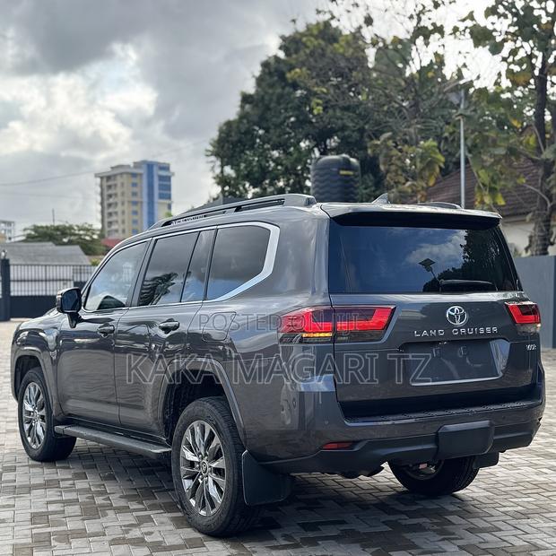 New Toyota Land Cruiser 2024 Gray