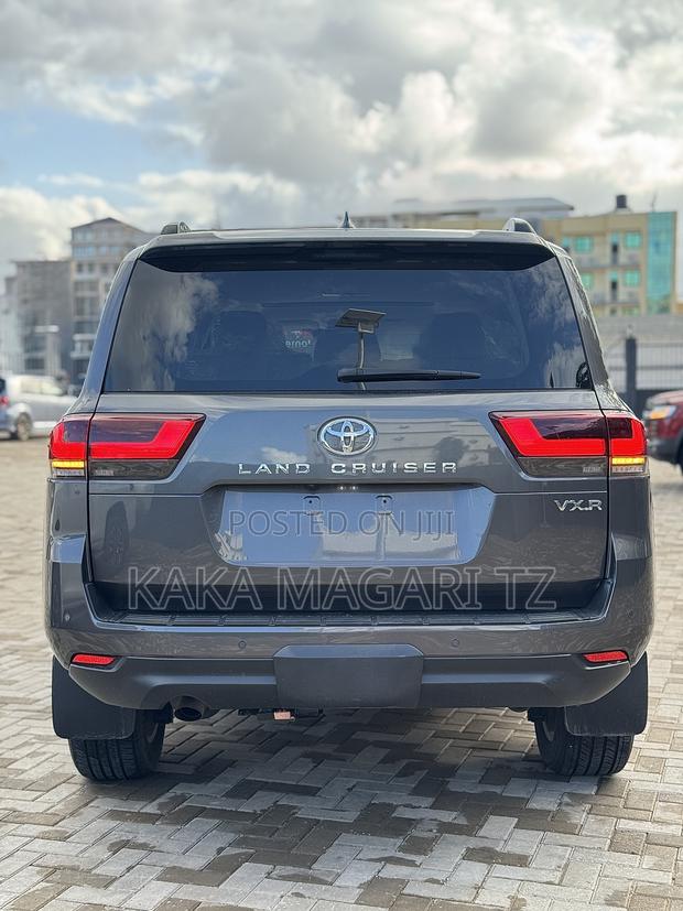 New Toyota Land Cruiser 2024 Gray