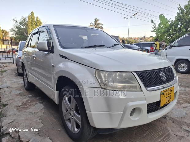 Suzuki Escudo 2006 White