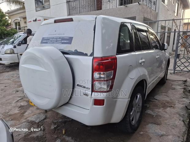 Suzuki Escudo 2006 White