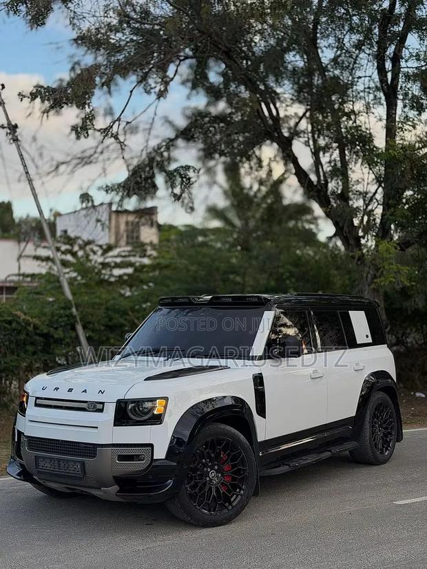 Land Rover Defender X-Dynamic SE 2023 White