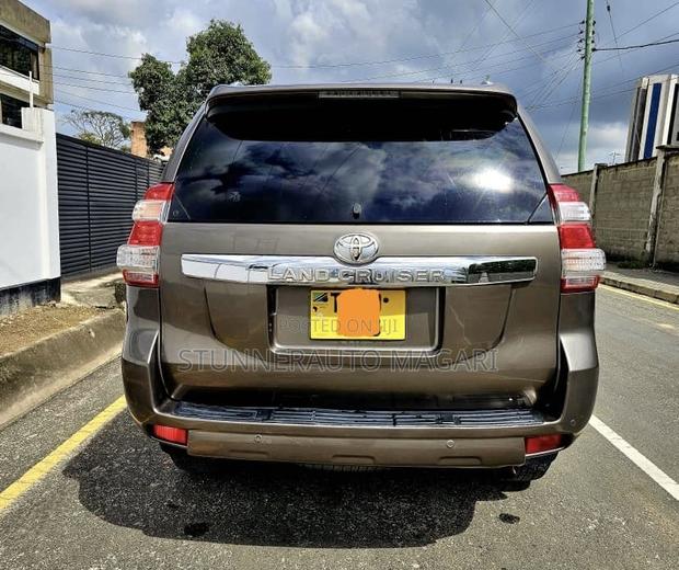 Toyota Land Cruiser Prado 2017 Brown