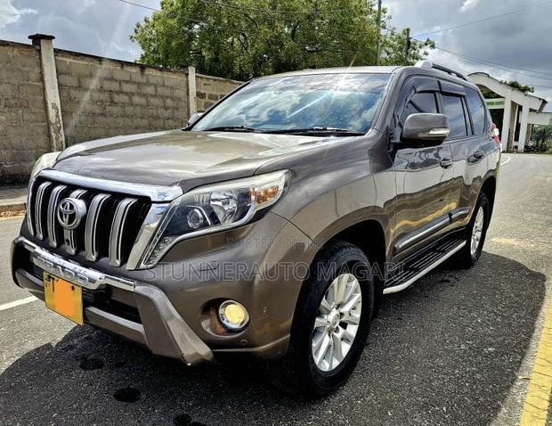 Toyota Land Cruiser Prado 2017 Brown