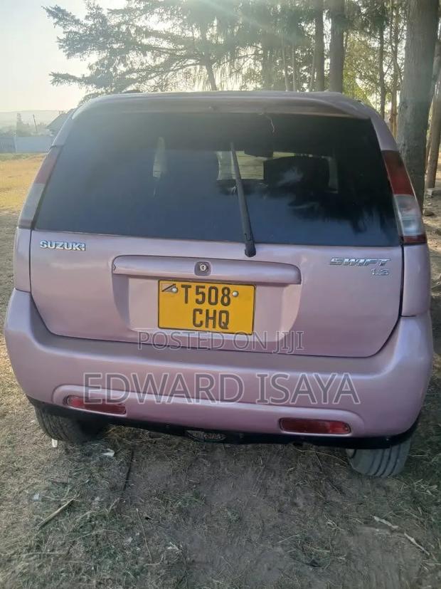 Suzuki Swift 2003 Pink
