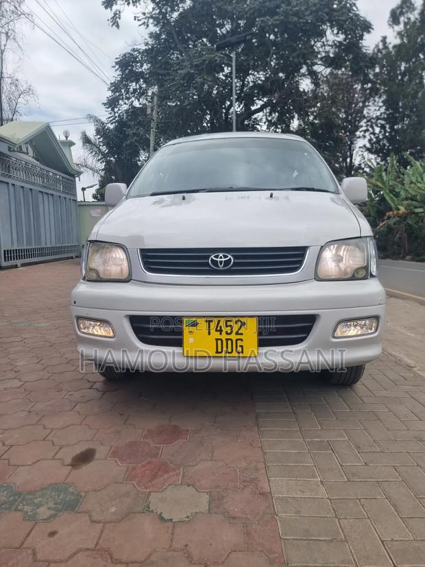 Toyota Noah 2.0 AWD (8 Seater) 2002 Silver