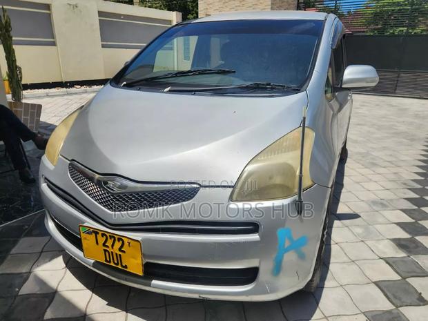 Toyota Ractis 2015 Silver