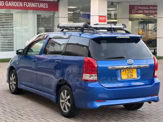 Toyota Wish 2005 Blue
